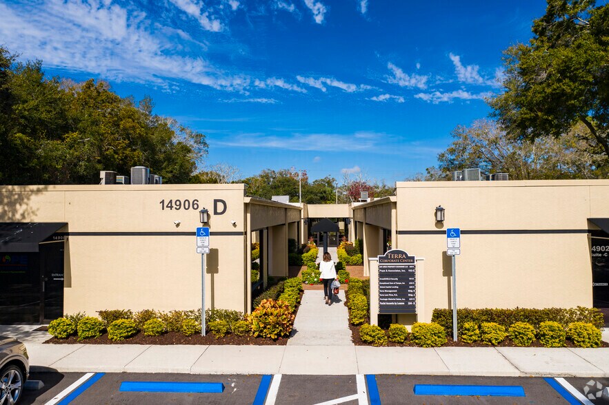 More Photos Of 14902 Winding Creek Ct, Tampa Medical For Lease