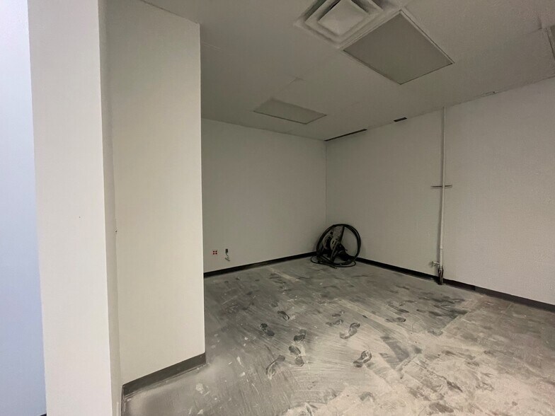 More Photos Of 23420 Lorain Rd, North Olmsted Unknown For Lease