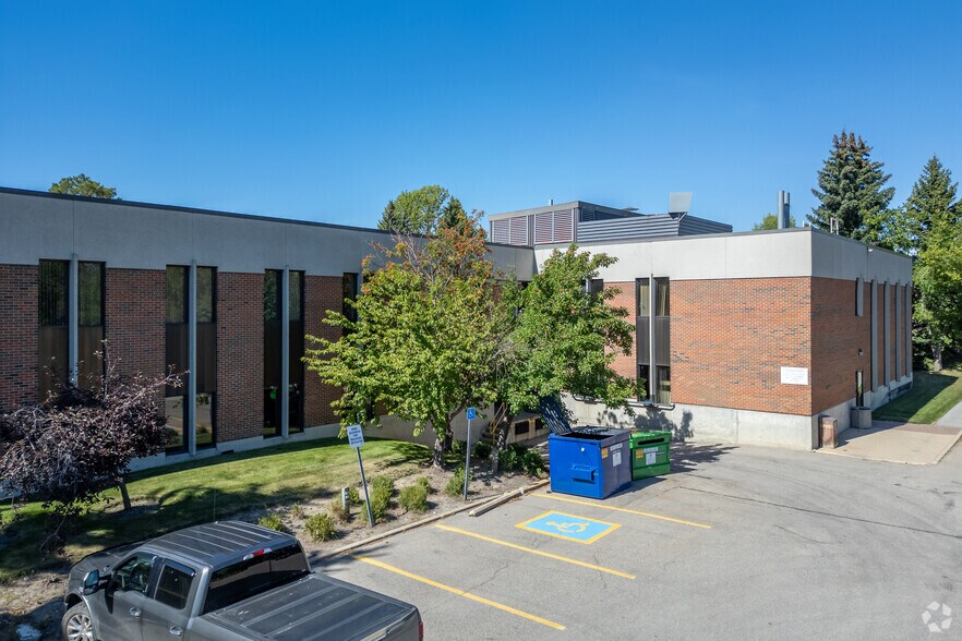 More Photos Of 3512 33rd St NW, Calgary Office For Lease