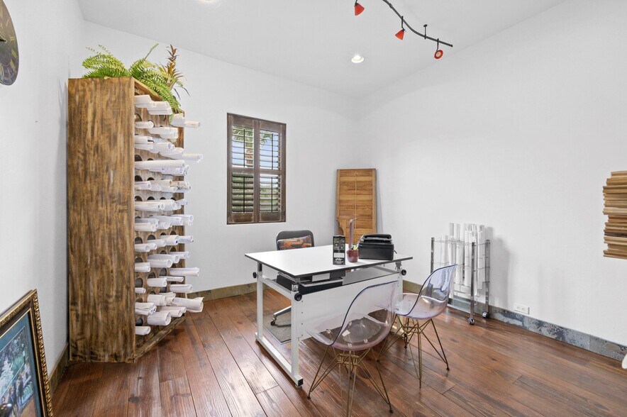 More Photos Of 1703 Highway 35 S, Rockport Office Residential For Lease