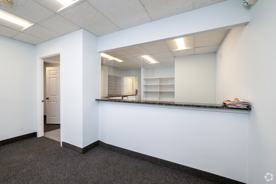 More Photos Of 5602-5654 Shields Dr, Bethesda Medical For Lease