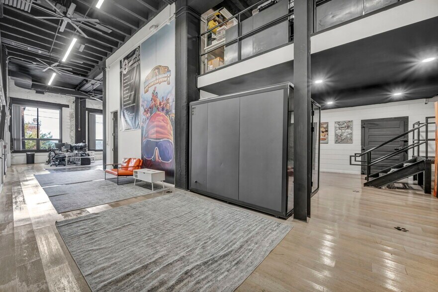 More Photos Of 3559 Bigelow Blvd, Pittsburgh Service For Sale