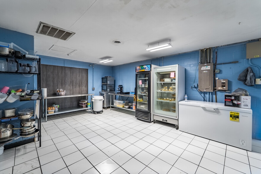 More Photos Of 1707 Merrill Ave, Wausau Freestanding For Sale