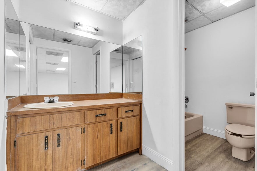 More Photos Of 7460-7580 NW 82nd St, Medley Warehouse For Lease