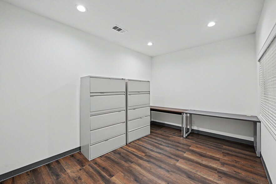 More Photos Of 4201 Langley Rd, Houston Warehouse For Lease