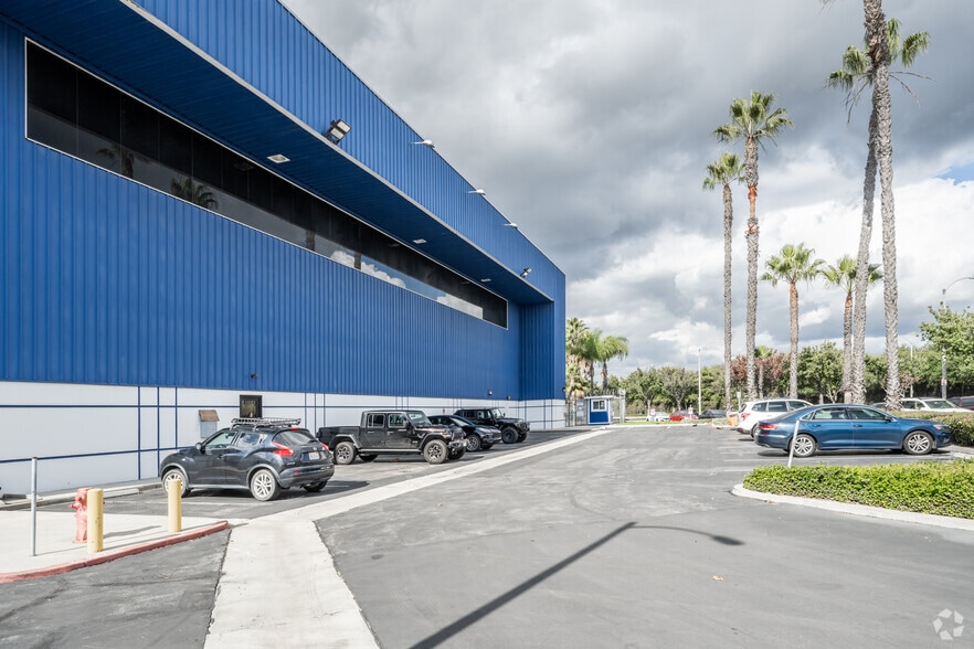 More Photos Of 3495 N Lakewood Blvd, Long Beach Warehouse For Lease