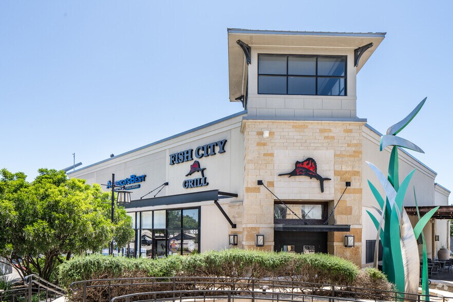 More Photos Of 1015 W University Ave, Georgetown Unknown For Lease