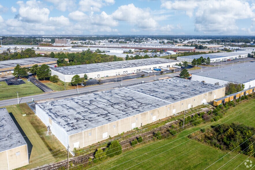 More Photos Of 4430-4444 Delp St, Memphis Distribution For Lease