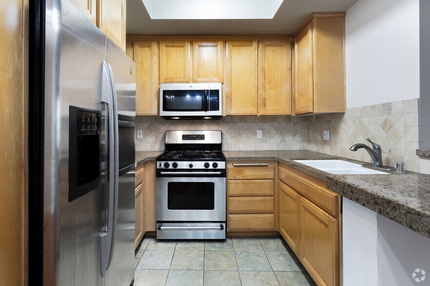 More Photos Of 1239 W 30th St, Los Angeles Apartments For Sale