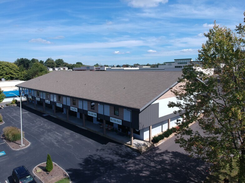 More Photos Of 1135 Volunteer Pky, Bristol Office For Lease