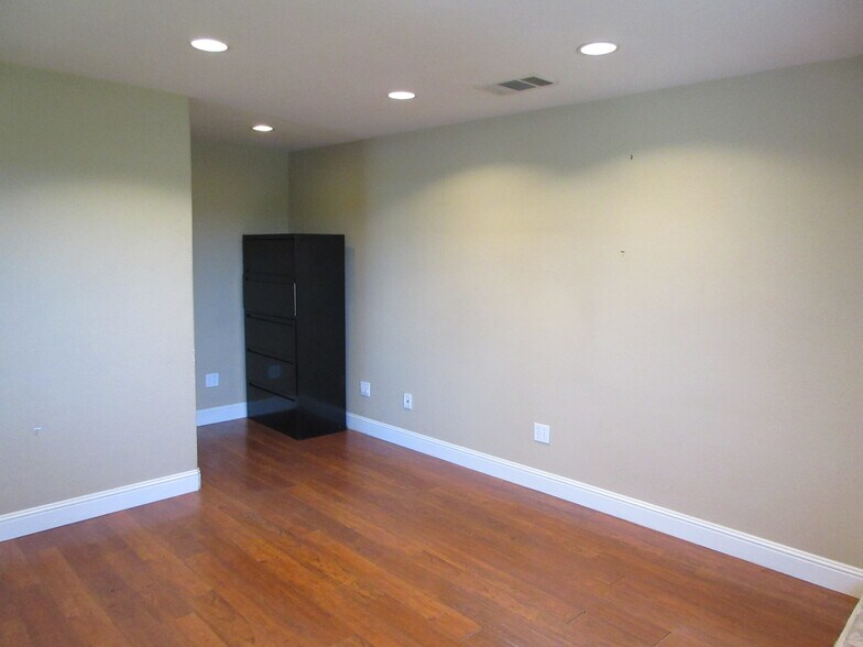 More Photos Of 12652 Prosperity, Tulare Flex For Lease