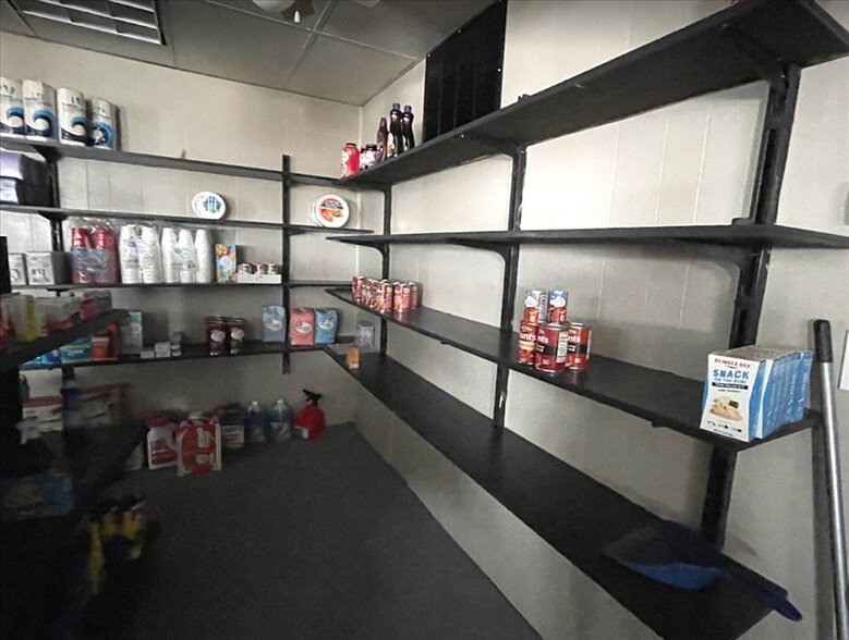 More Photos Of 510 E Main St, Atlanta Convenience Store For Sale