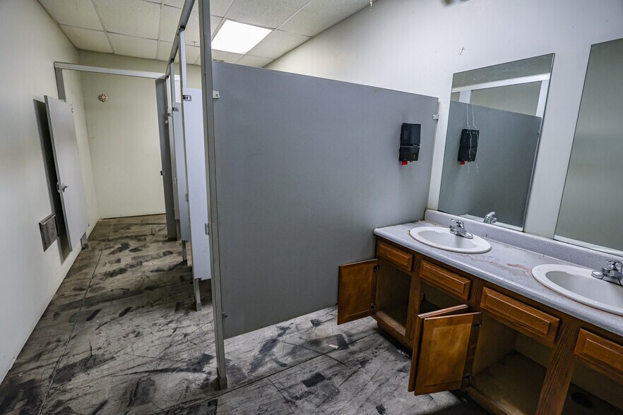 More Photos Of , Paducah Unknown For Sale