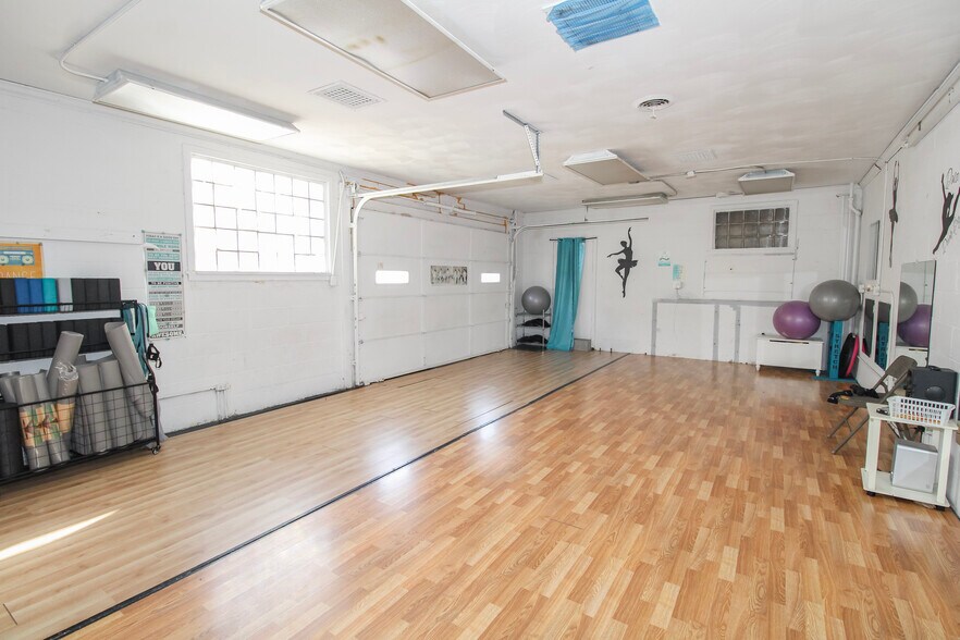 More Photos Of 2801 Columbus Ave, Sandusky Freestanding For Sale