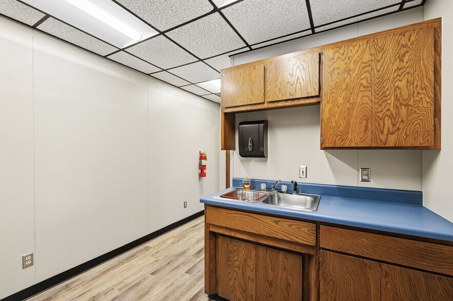 More Photos Of 1510 Amity Ln, El Reno Industrial For Lease