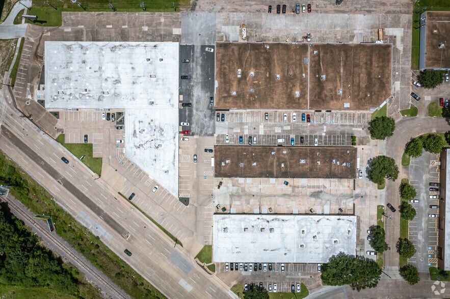 More Photos Of 9000 Hempstead Rd, Houston Light Distribution For Lease