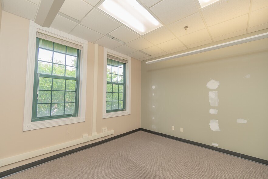 More Photos Of 2142 -2160 W Chesterfield Blvd, Springfield Storefront Retail Office For Lease