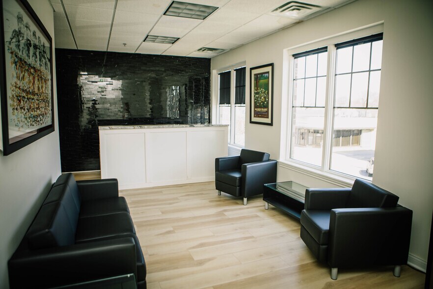 More Photos Of 123-125 N Main St, Crown Point Loft Creative Space For Lease