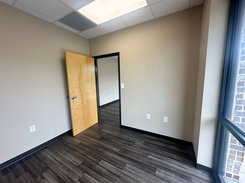 More Photos Of 4830 Marsett Pky, Cumming Light Manufacturing For Lease