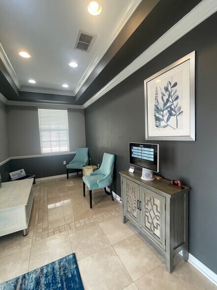 More Photos Of 6922 Linebaugh Ave, Tampa Medical For Lease