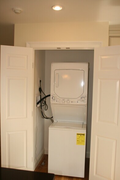 More Photos Of 1385 E Putnam Ave, Old Greenwich Office Residential For Sale