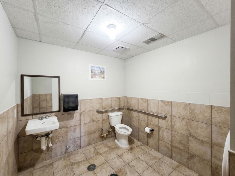 More Photos Of 1206 Park Ave, Orange Park Restaurant For Sale