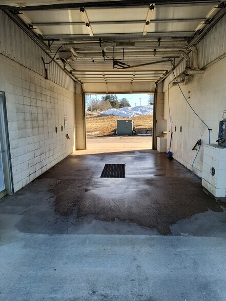More Photos Of 50 Eastside Rd, Platteville Carwash For Sale