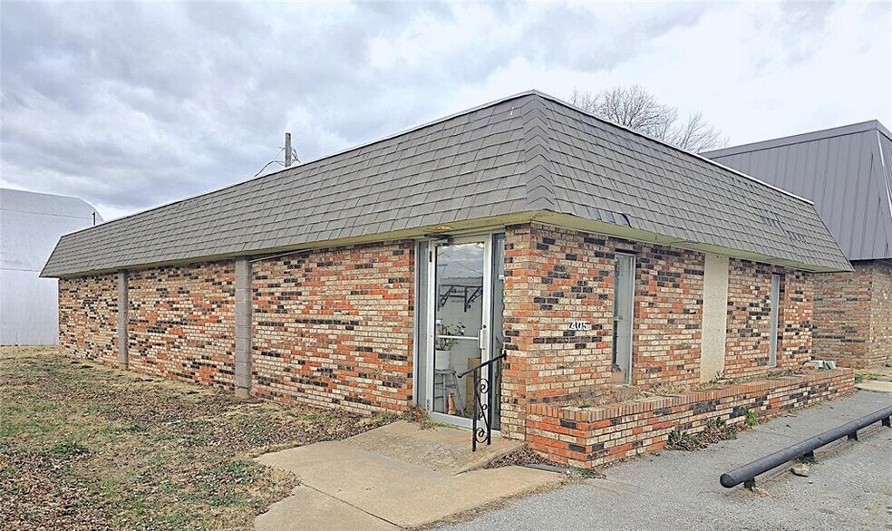 Primary Photo Of 405 N Harmon Ave, Watonga Office For Sale
