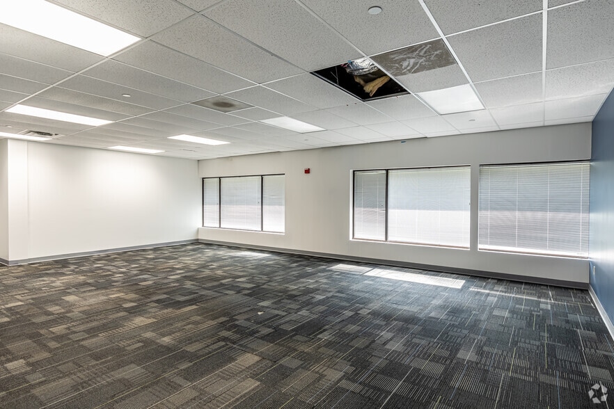 More Photos Of 2 Gateway Blvd, East Granby Office For Lease