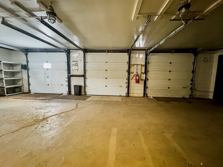 More Photos Of 33 Transport Dr, Bennington Freestanding For Sale