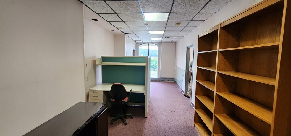 More Photos Of 1 Sherman Hill Rd, Woodbury Bank For Lease