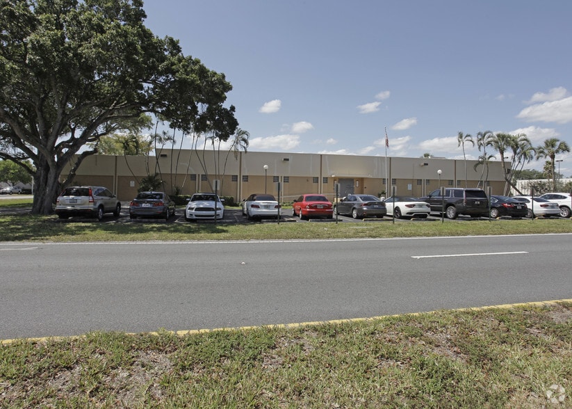 More Photos Of 2800 Gateway Dr, Pompano Beach Manufacturing For Lease