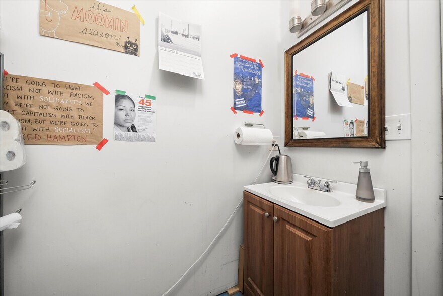 More Photos Of 1102 W 18th St., Chicago Apartments For Lease