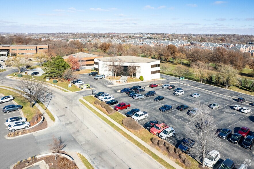More Photos Of 1055 N 115th St, Omaha Office For Lease