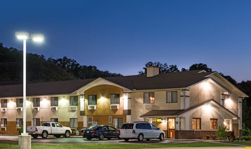 More Photos Of 102 Duke Dr, Ripley Hotel For Sale