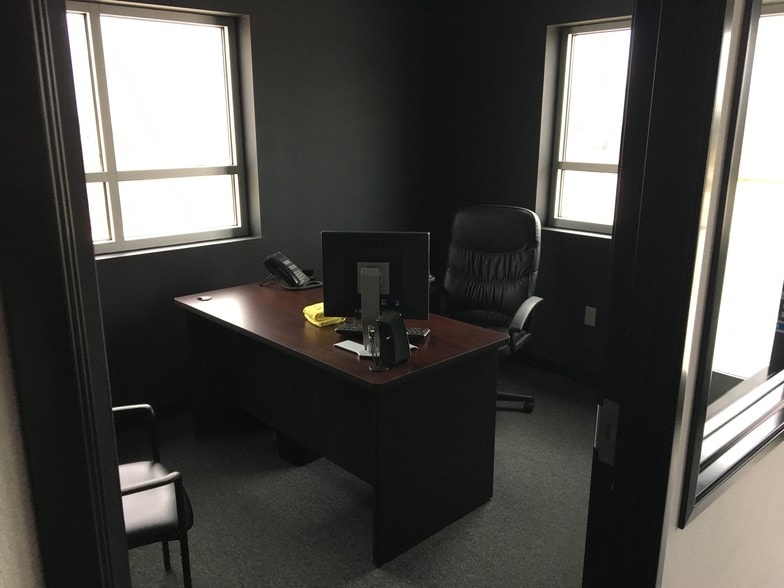 More Photos Of 12713 Beltex Rd, Manor Warehouse For Lease