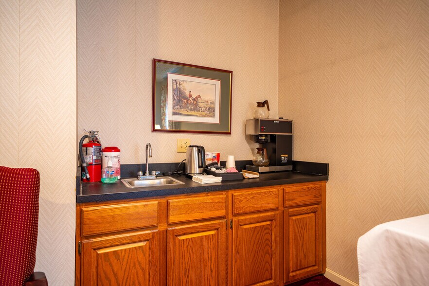 More Photos Of 2990 Bethel Rd, Columbus Funeral Home For Sale