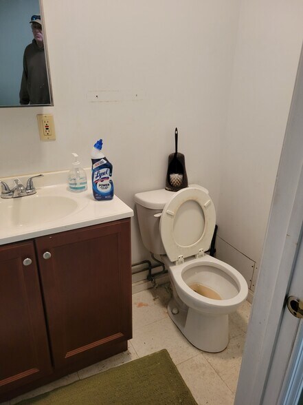 More Photos Of 1418 State Route 302, Middletown Freestanding For Sale