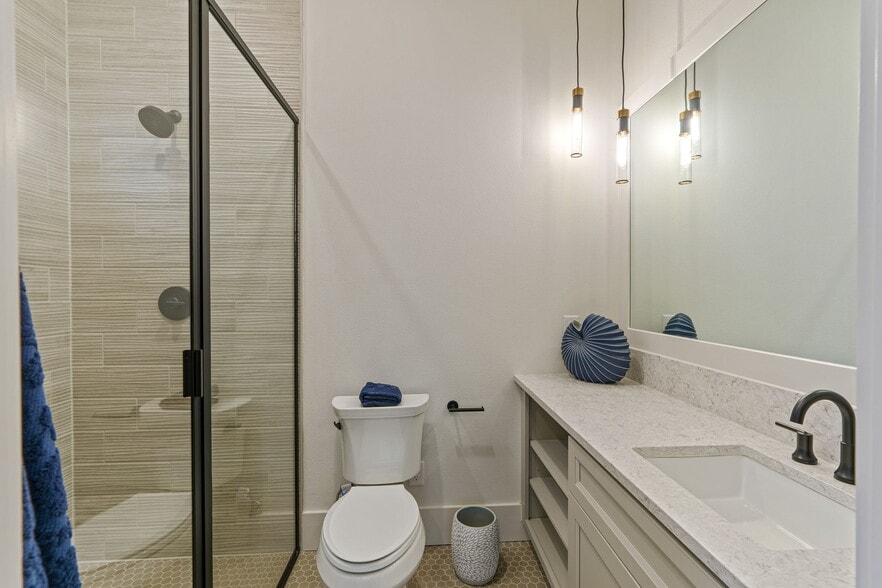 More Photos Of 7505 E US Highway 290, Johnson City Flex For Sale