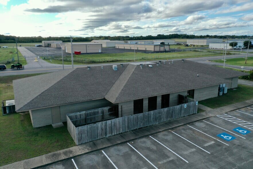 More Photos Of 2900 S Main St, Searcy Office For Sale