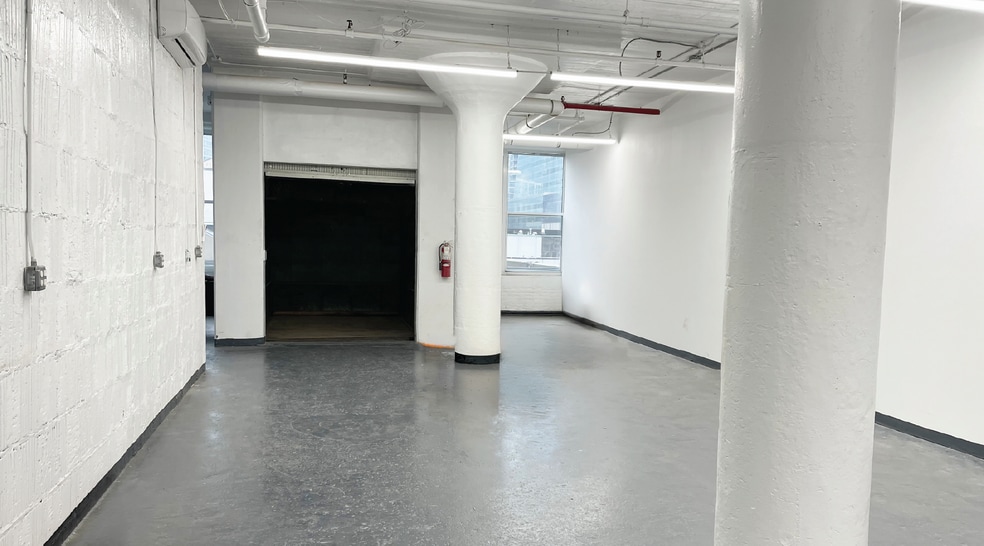 More Photos Of 44-01 21st St, Long Island City Warehouse For Lease