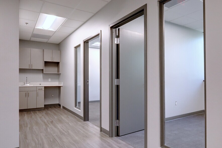 More Photos Of 800 Corporate Dr, Lexington Office For Lease