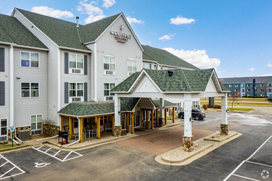 More Photos Of 301 Division St N, Stevens Point Hotel For Sale