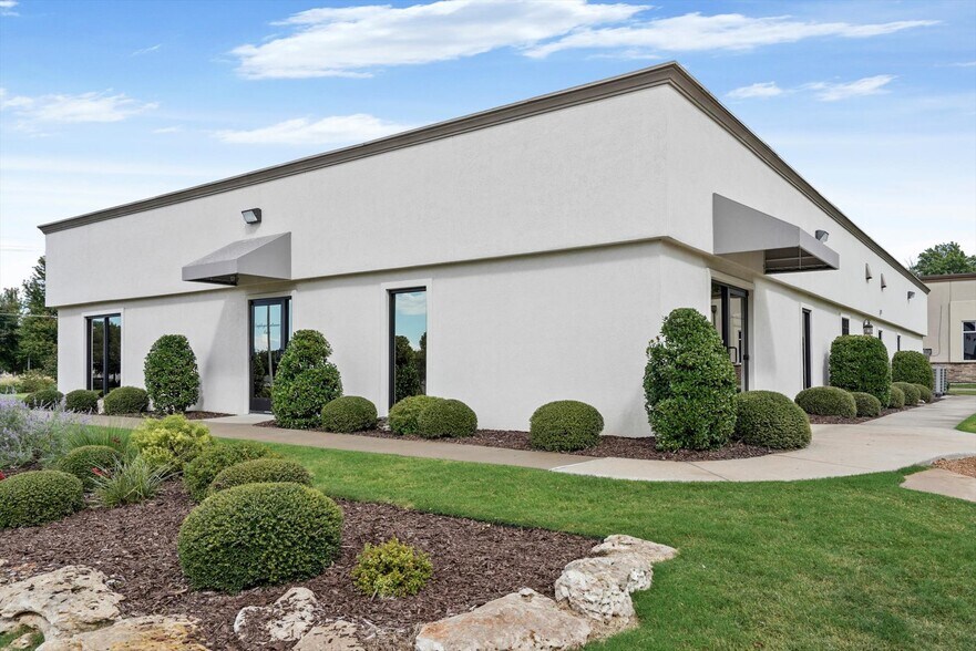 More Photos Of 1015 W Ithica St, Broken Arrow Office For Sale