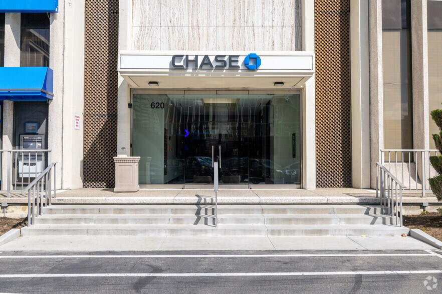 More Photos Of 620 N Brand Blvd, Glendale Office For Lease