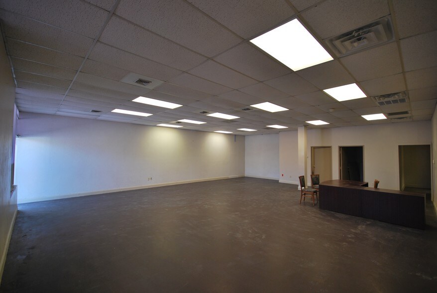 More Photos Of 1309-1317 W Main St, Waxahachie Freestanding For Lease