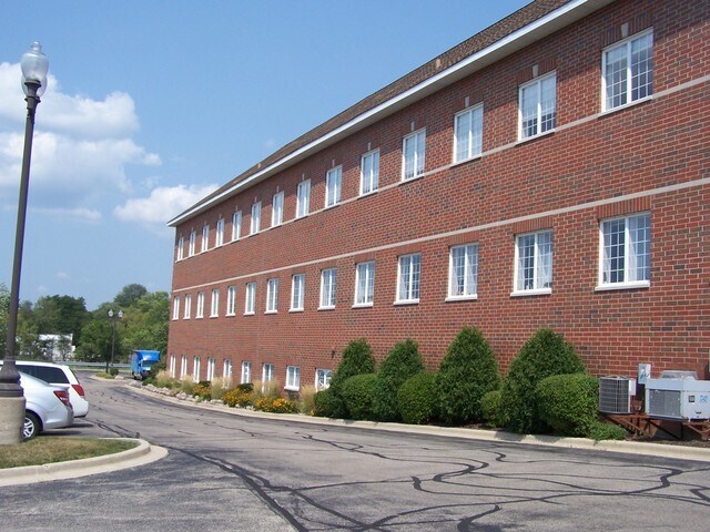 More Photos Of 912 Northwest Hwy, Fox River Grove Medical For Lease