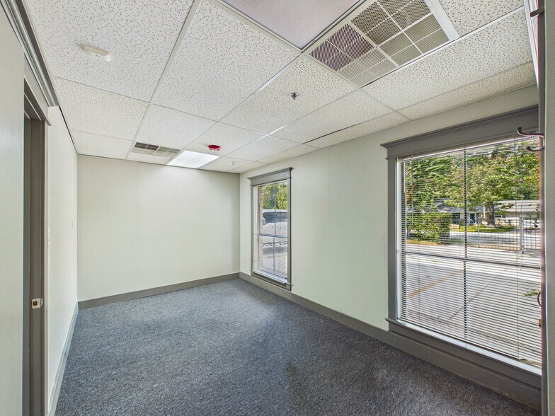 More Photos Of 25222 Glen Loch Dr, Spring Coworking Space