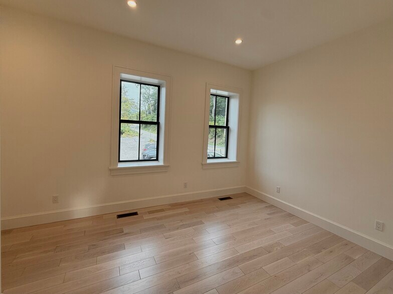 More Photos Of 21 Lower Station Rd, Garrison Storefront Retail Residential For Lease