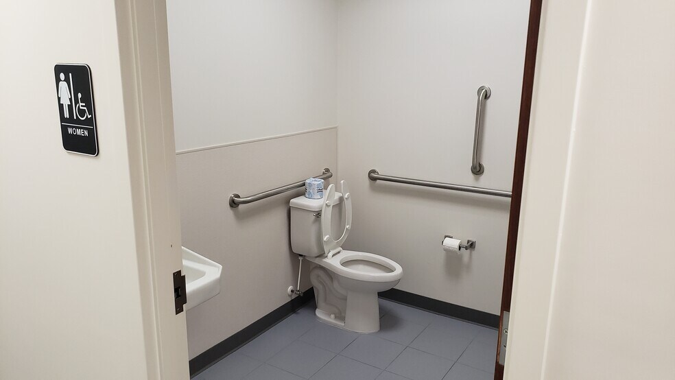 More Photos Of 516 Innovation Dr, Chesapeake Medical For Sale